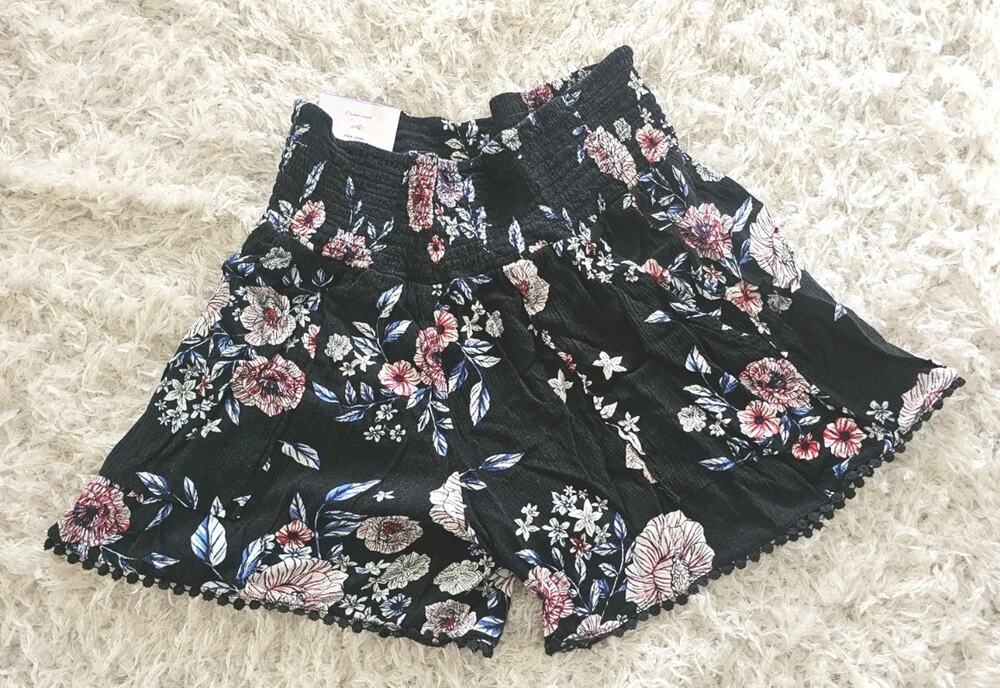 NWT Three Dots Smocked Waist Pull On Skort Shorts X-Small XS Wide Leg Pom Trim